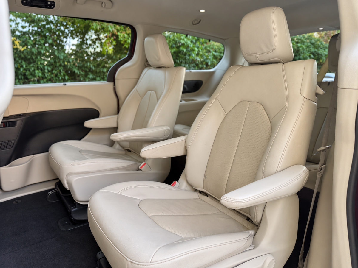 Photo 17 of this Chrysler Pacifica