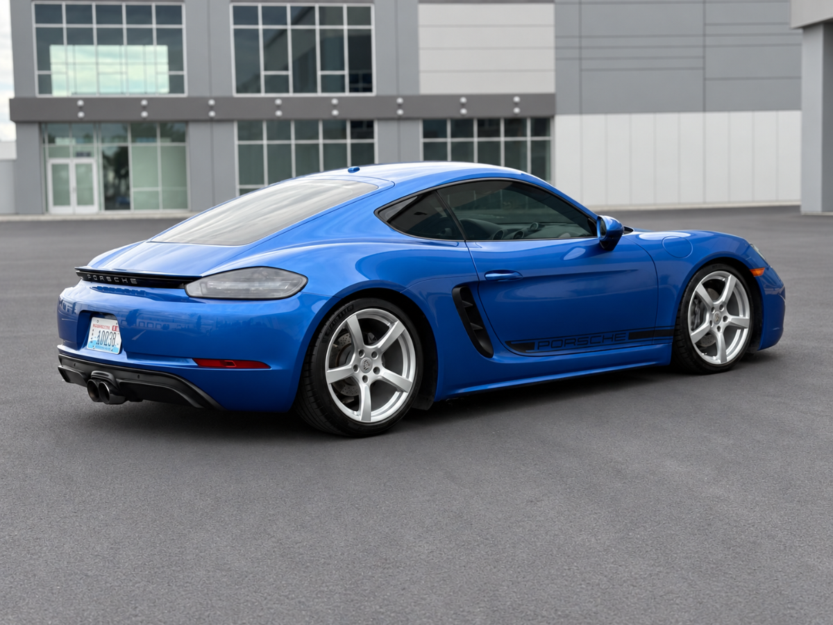 Photo 3 of this Porsche 718 Cayman