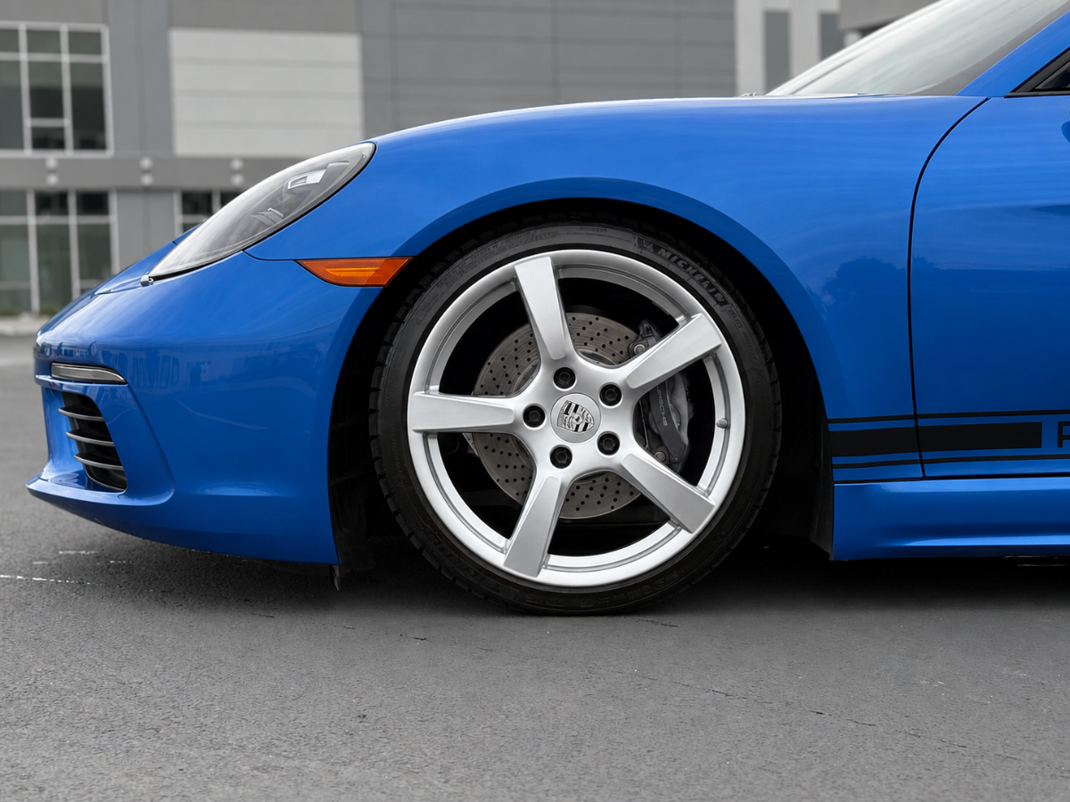 Photo 10 of this Porsche 718 Cayman