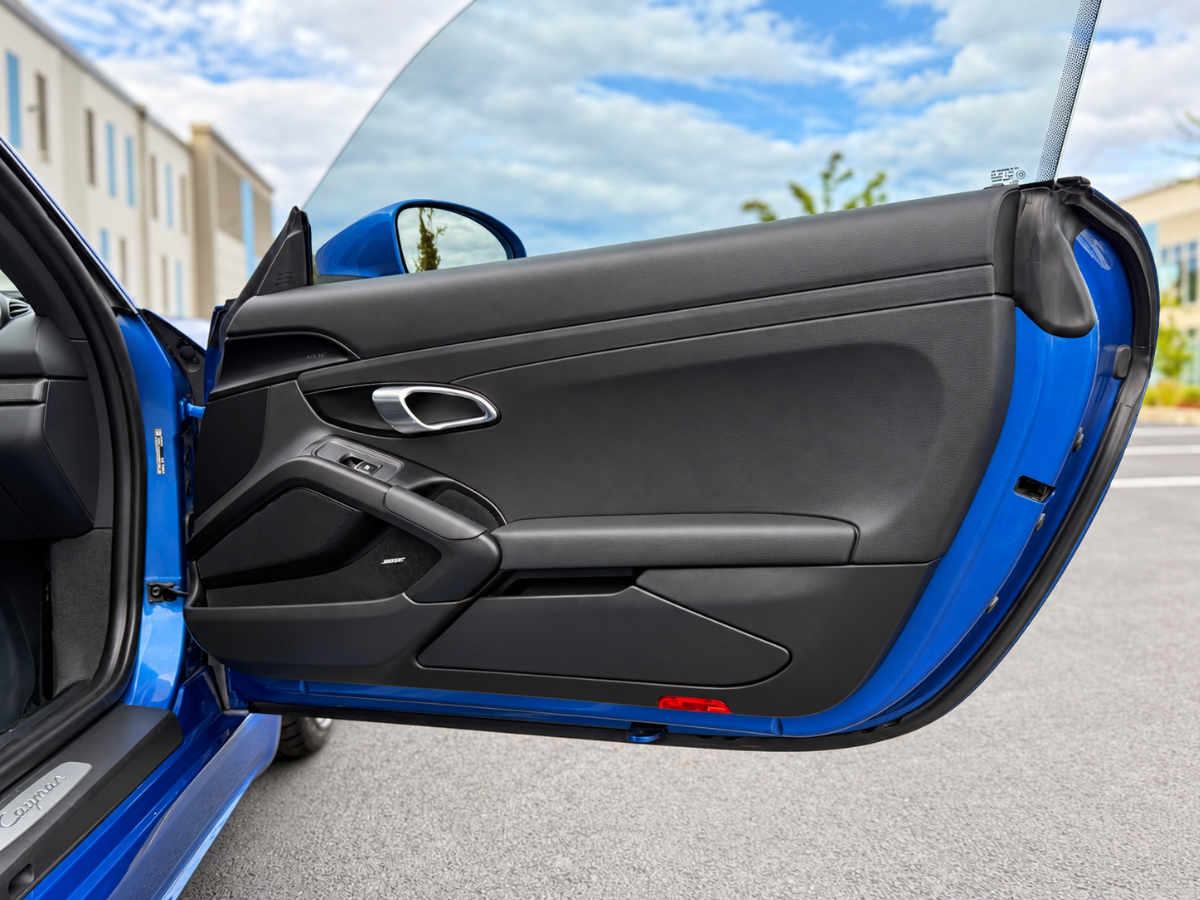 Photo 16 of this Porsche 718 Cayman