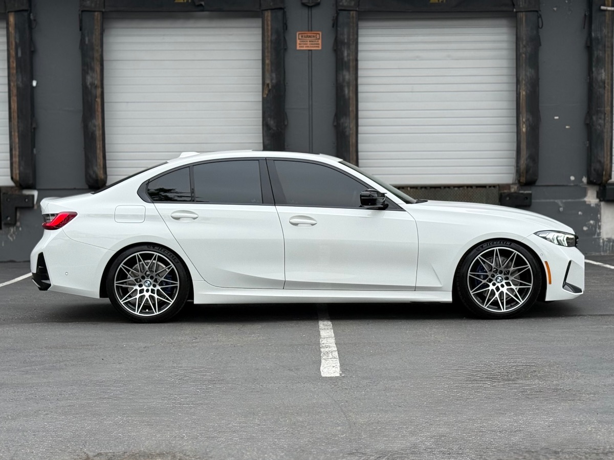 Photo 2 of this BMW 3 Series