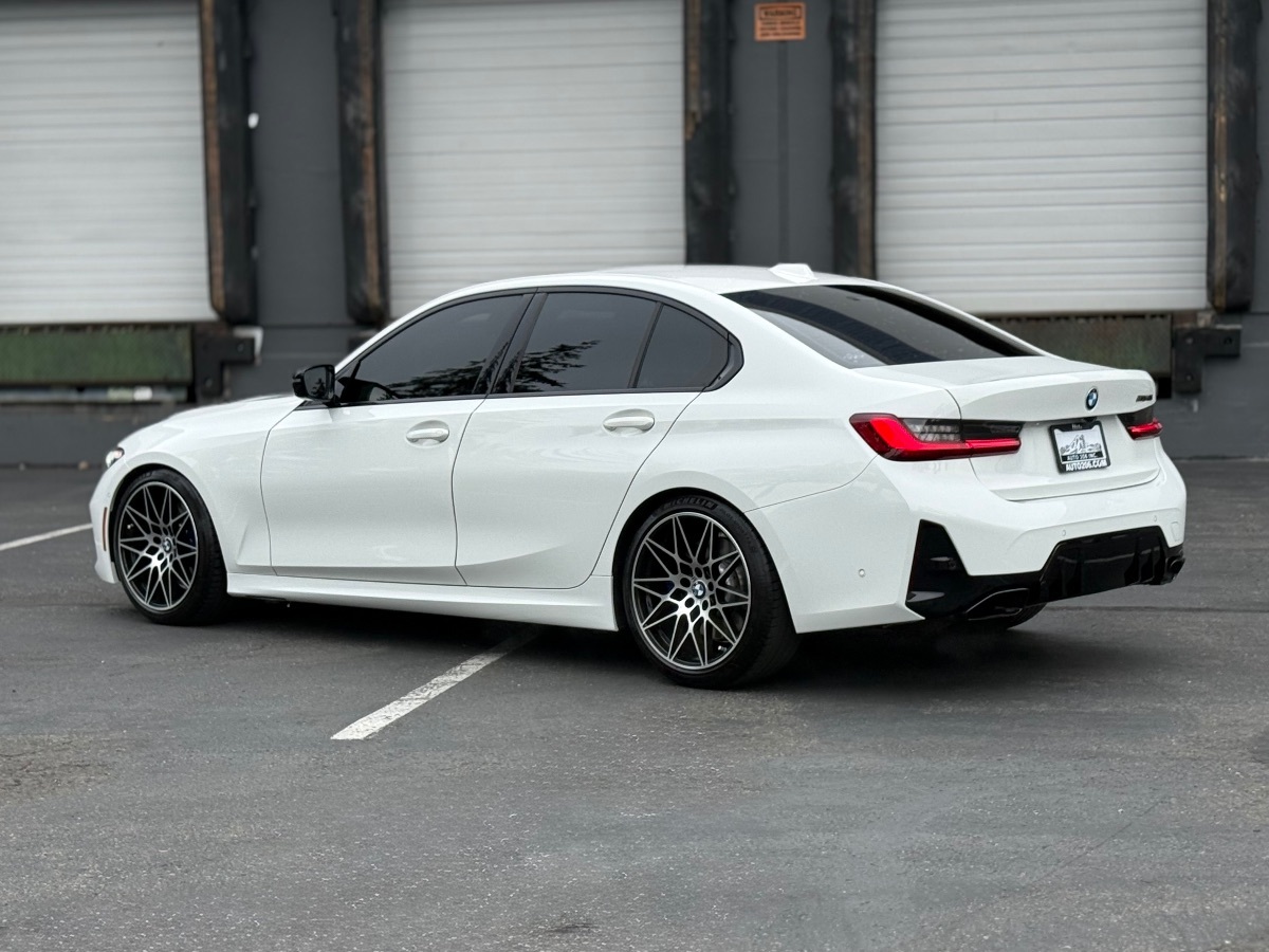 Photo 5 of this BMW 3 Series