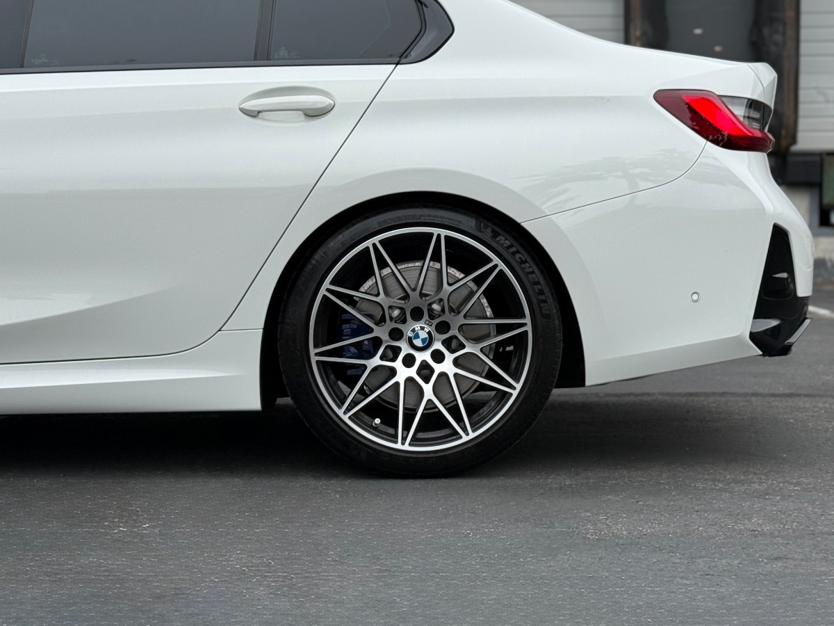Photo 12 of this BMW 3 Series