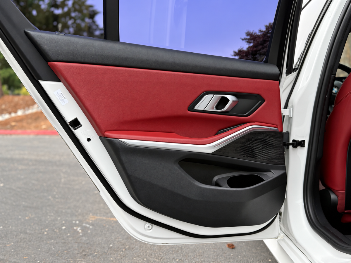 Photo 19 of this BMW 3 Series