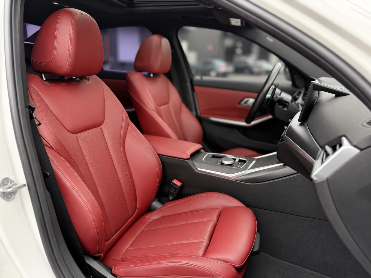 Photo 18 of this BMW 3 Series