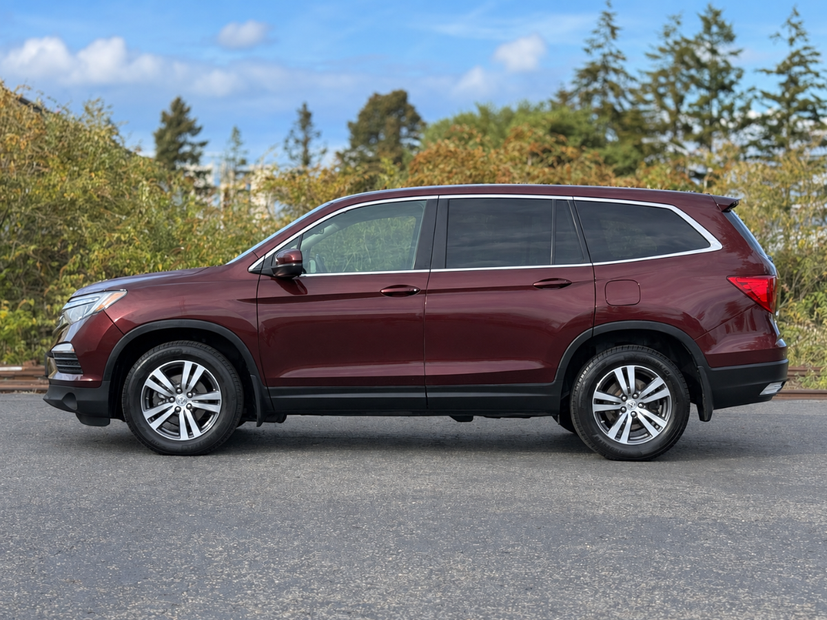 Photo 2 of this Honda Pilot