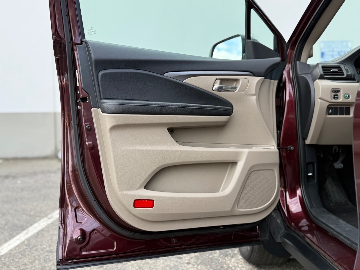 Photo 10 of this Honda Pilot