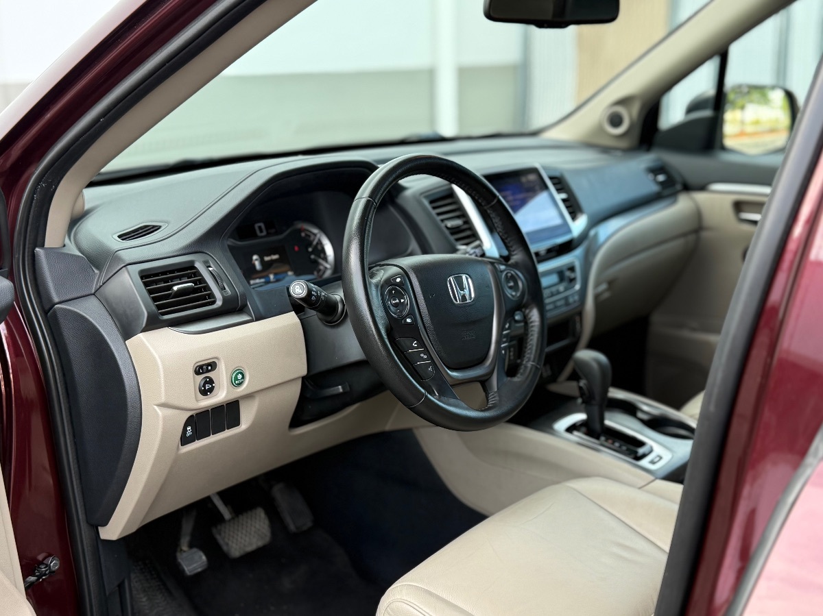Photo 11 of this Honda Pilot