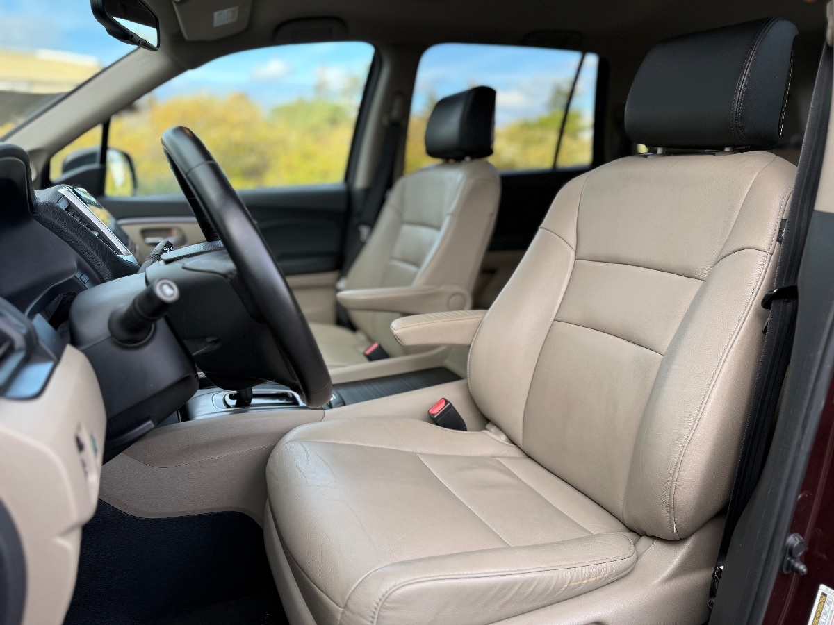 Photo 12 of this Honda Pilot