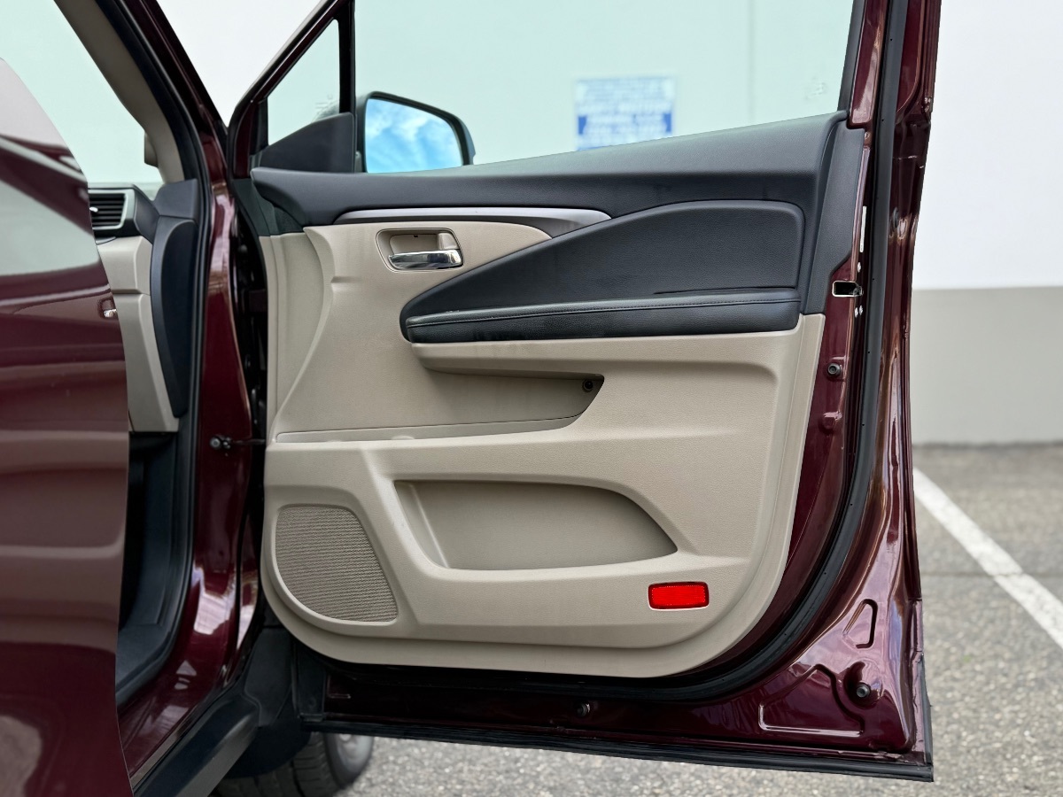 Photo 13 of this Honda Pilot