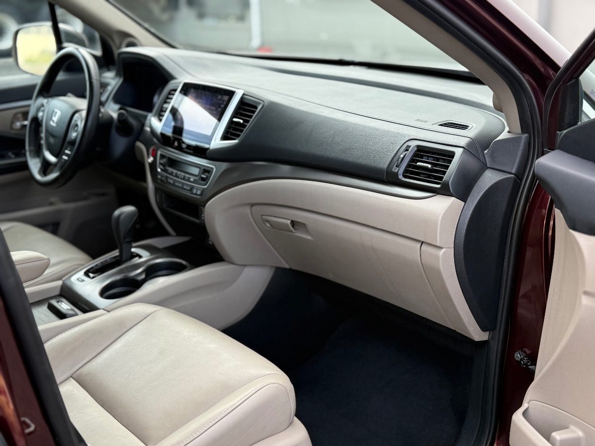 Photo 14 of this Honda Pilot