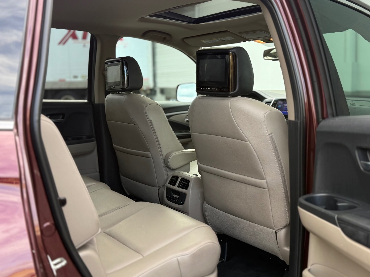Photo 16 of this Honda Pilot