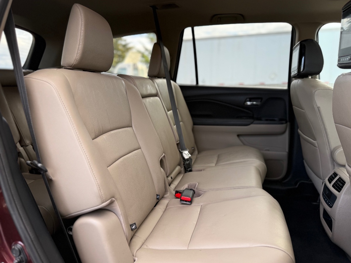 Photo 17 of this Honda Pilot