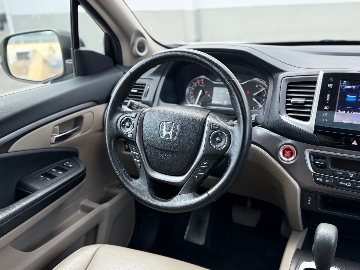 Photo 21 of this Honda Pilot