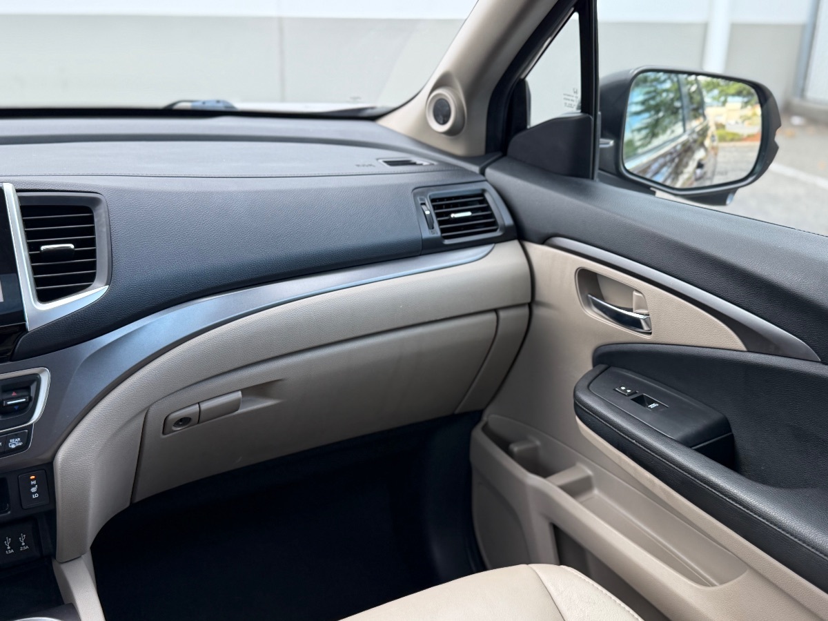Photo 22 of this Honda Pilot