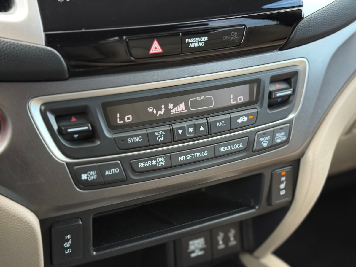 Photo 27 of this Honda Pilot