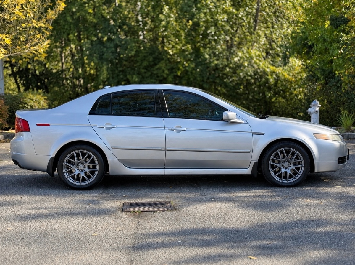Photo 2 of this Acura TL