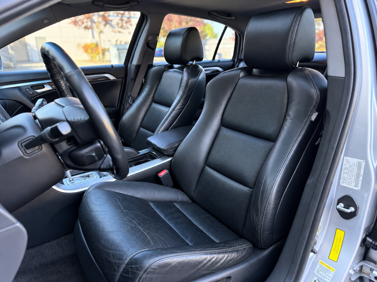 Photo 11 of this Acura TL