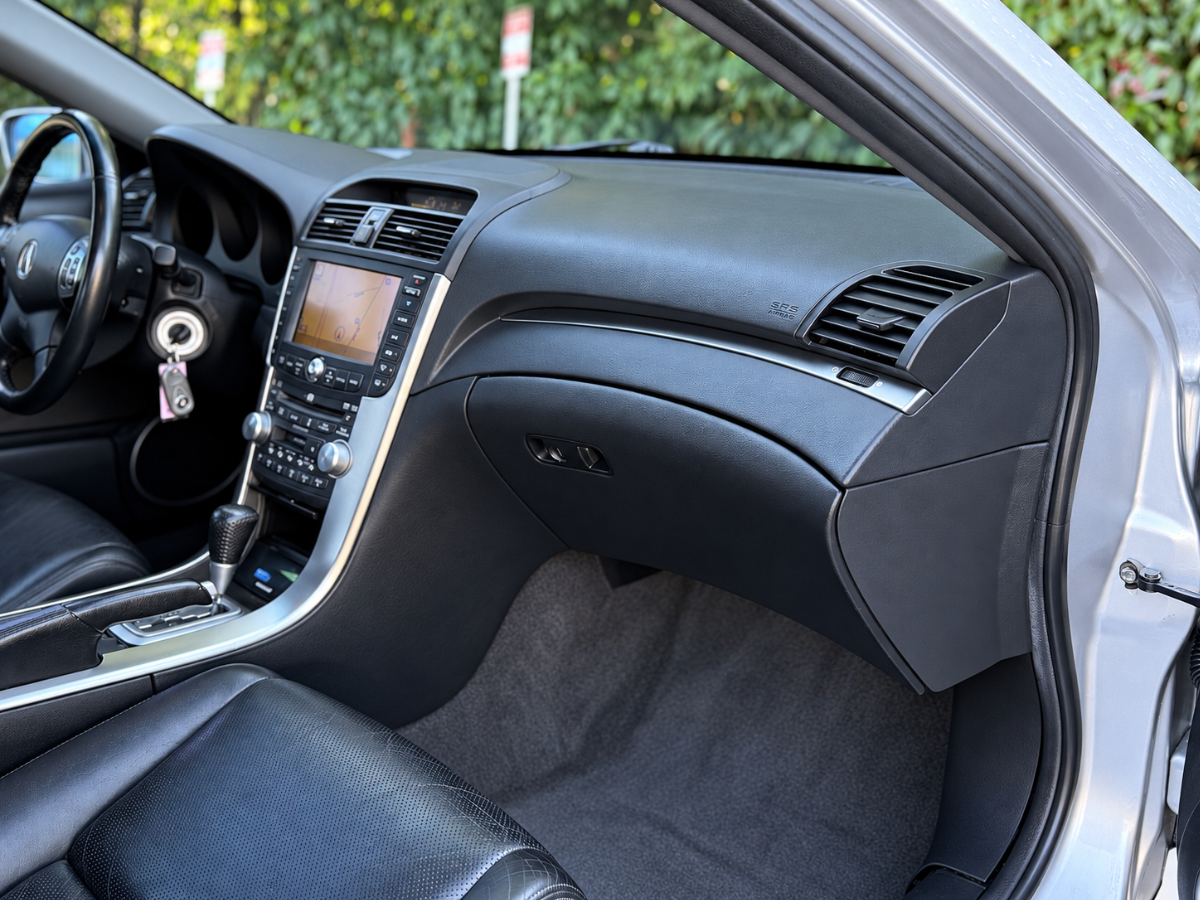 Photo 13 of this Acura TL