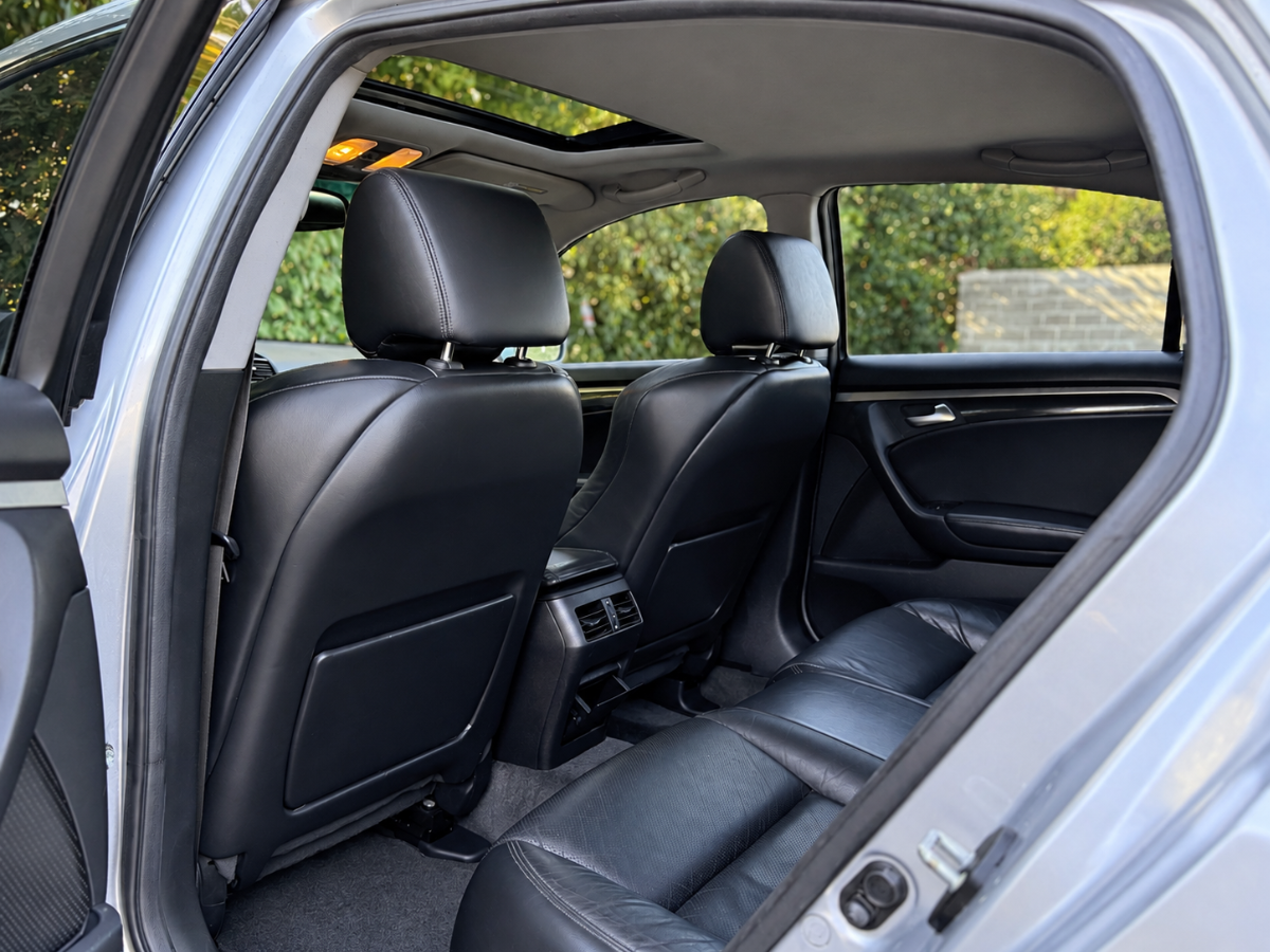 Photo 16 of this Acura TL