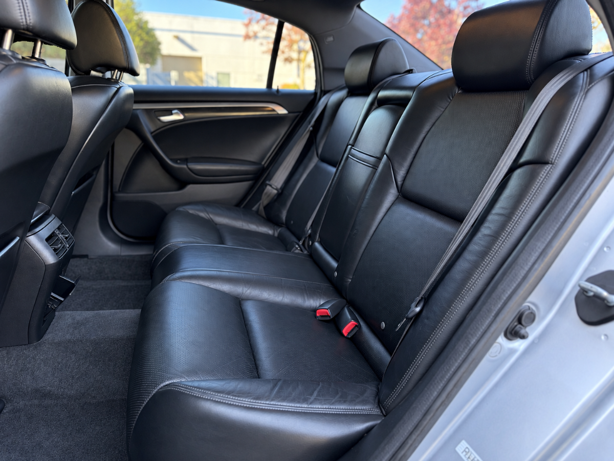 Photo 17 of this Acura TL