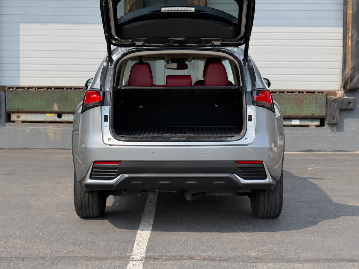 Photo 5 of this Lexus NX 300