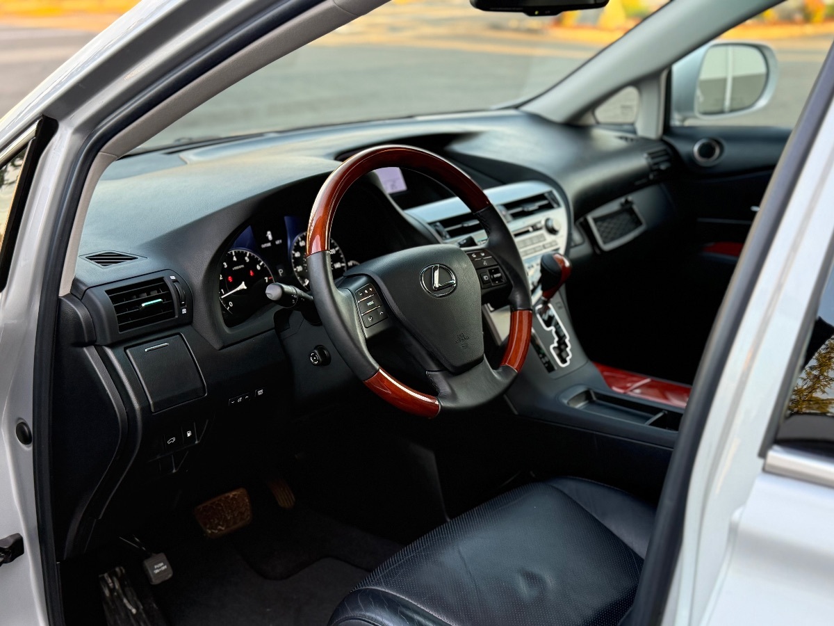 Photo 15 of this Lexus RX 350