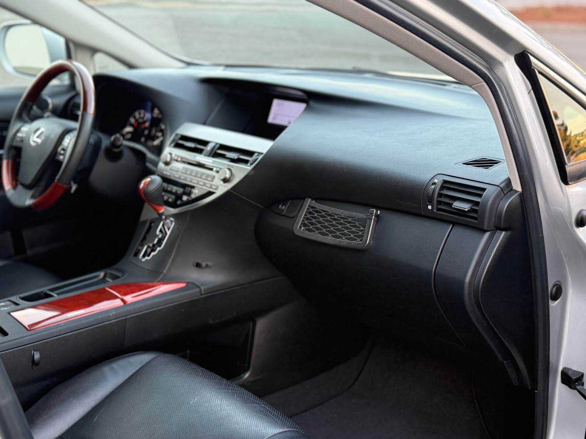 Photo 17 of this Lexus RX 350