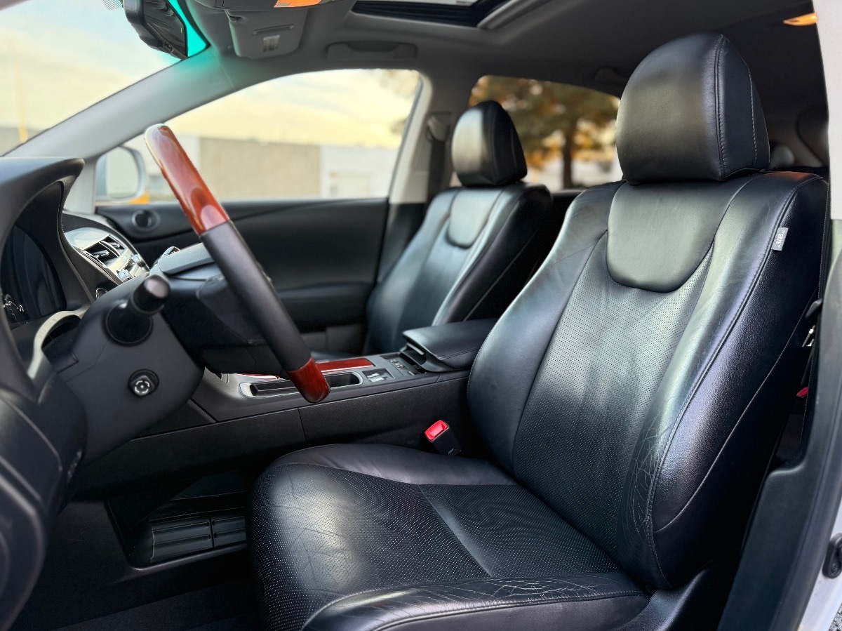Photo 16 of this Lexus RX 350