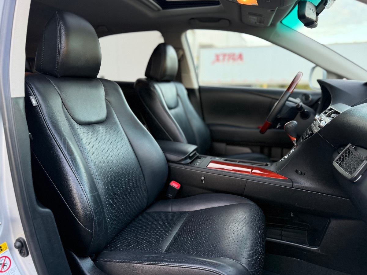 Photo 18 of this Lexus RX 350