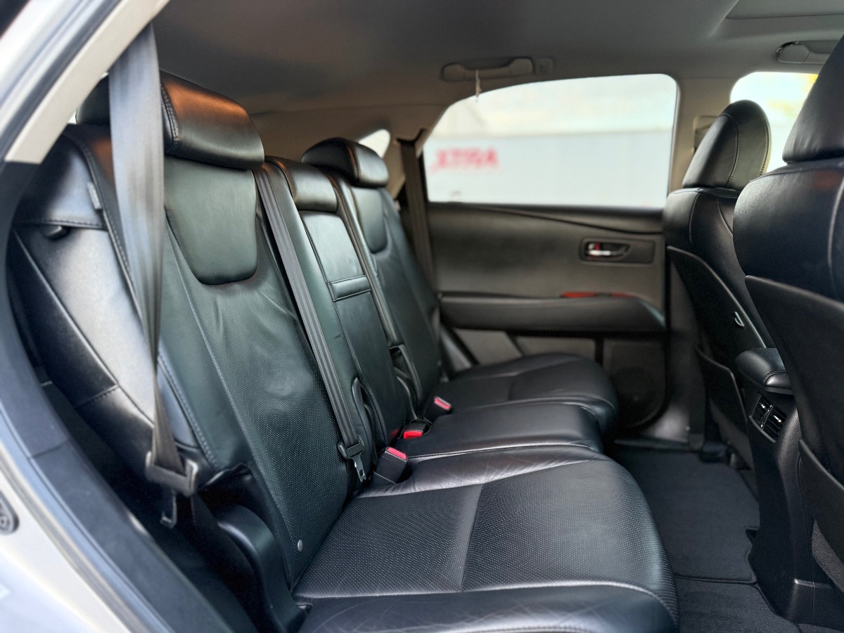 Photo 21 of this Lexus RX 350