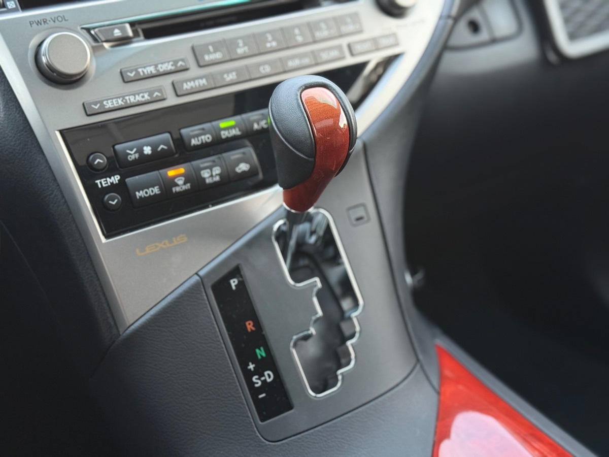 Photo 29 of this Lexus RX 350