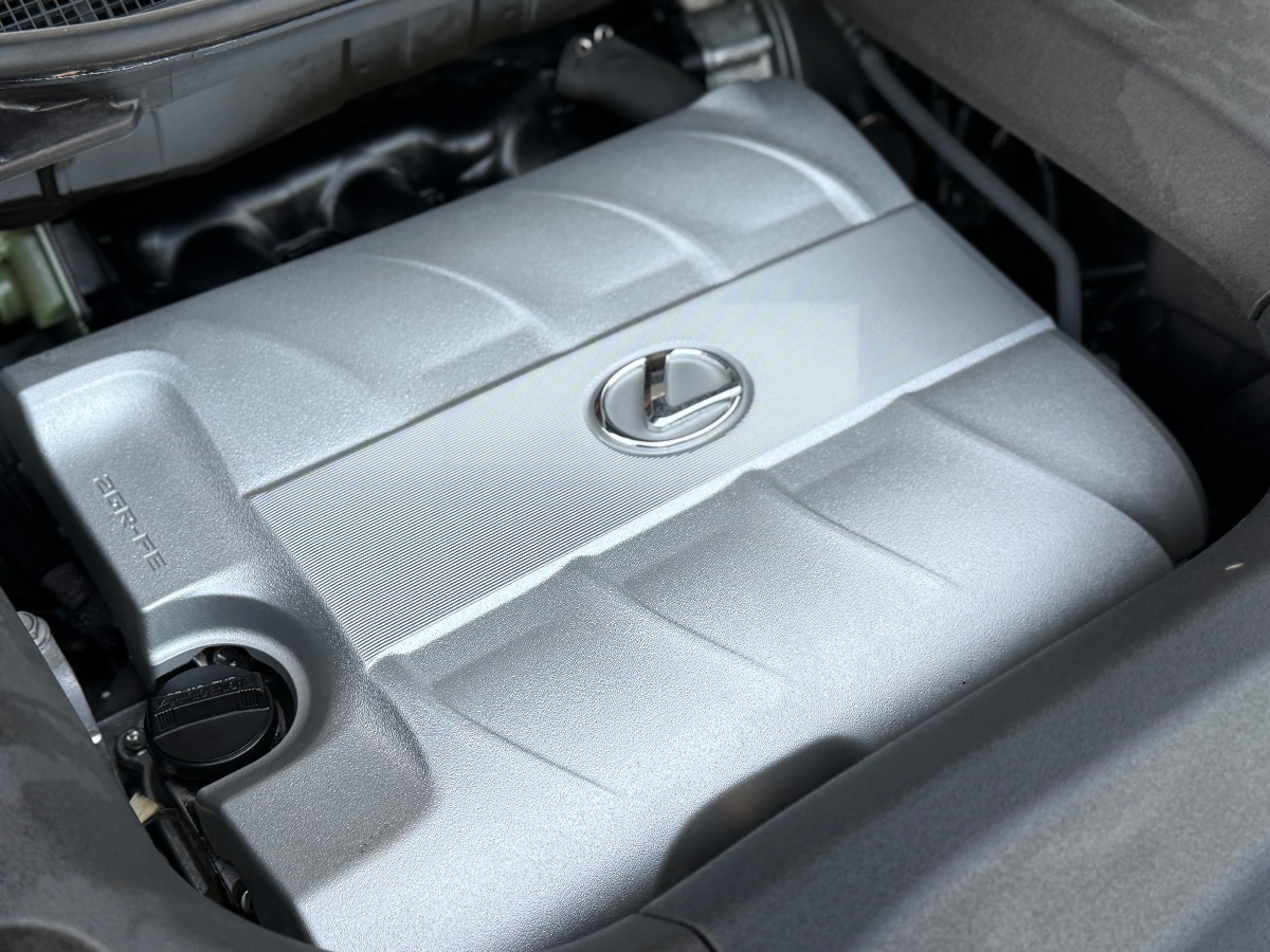 Photo 13 of this Lexus RX 350