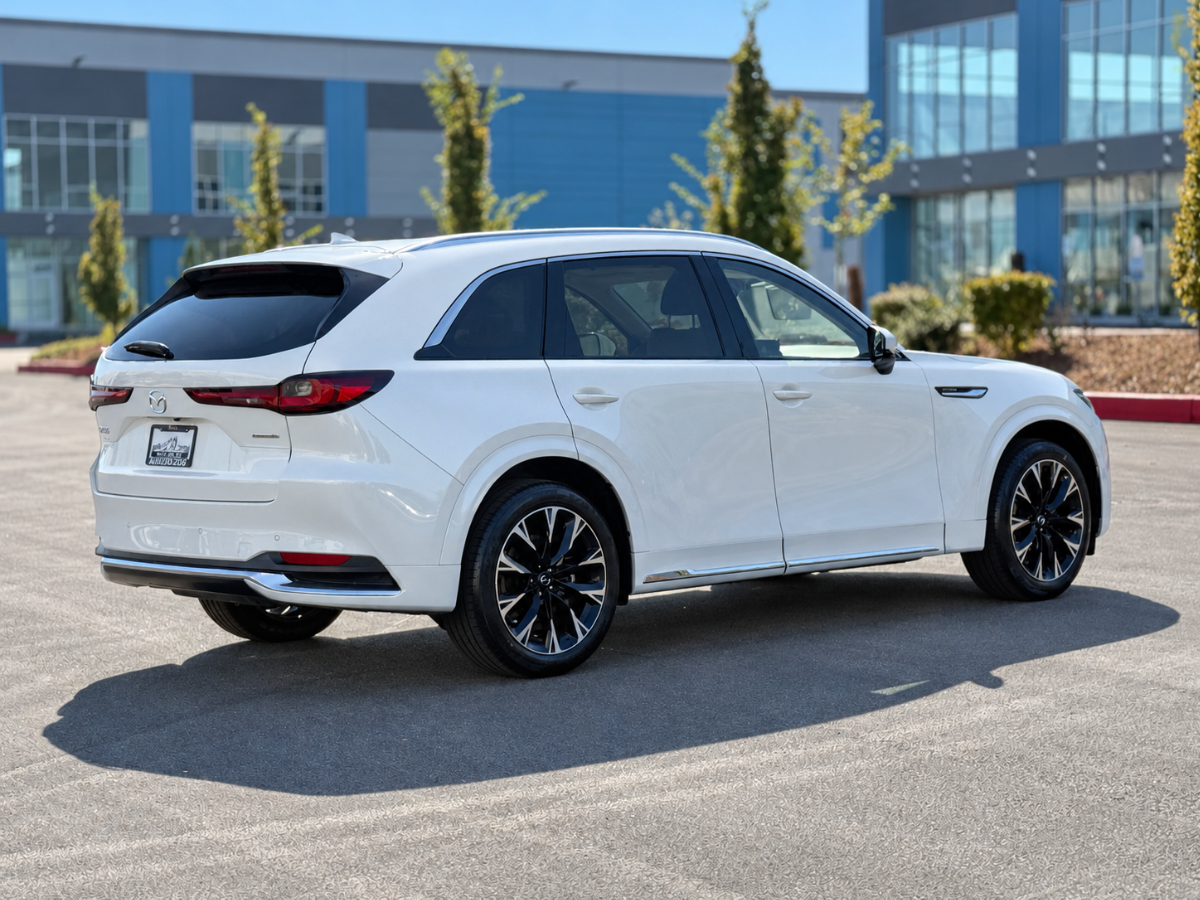 Photo 3 of this Mazda CX-90