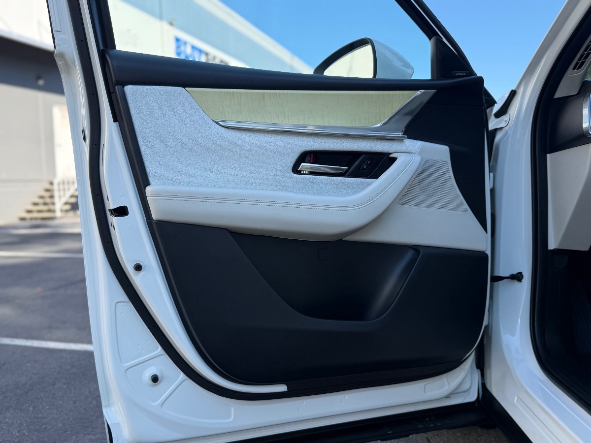Photo 9 of this Mazda CX-90