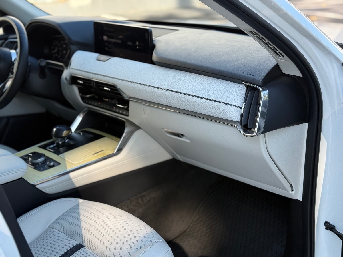 Photo 13 of this Mazda CX-90