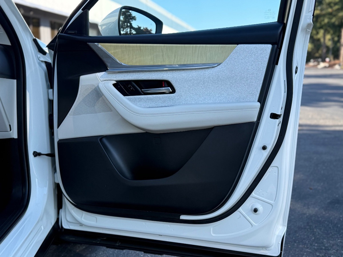 Photo 12 of this Mazda CX-90