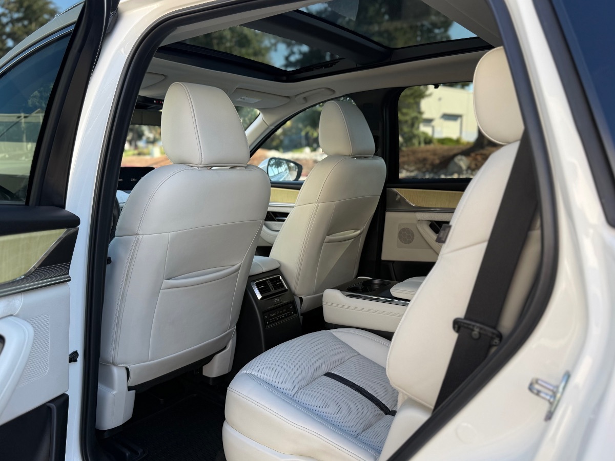 Photo 15 of this Mazda CX-90