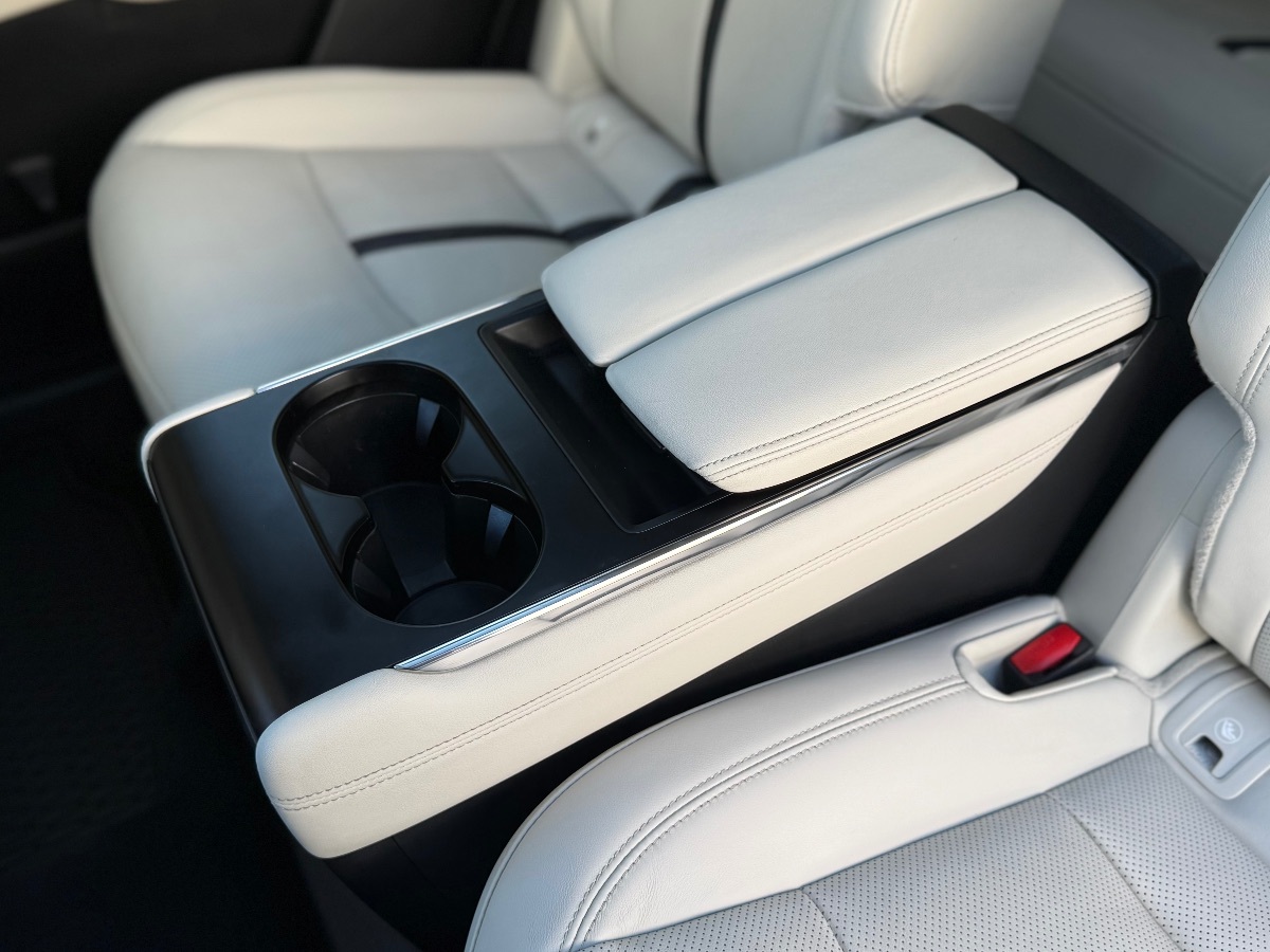 Photo 17 of this Mazda CX-90