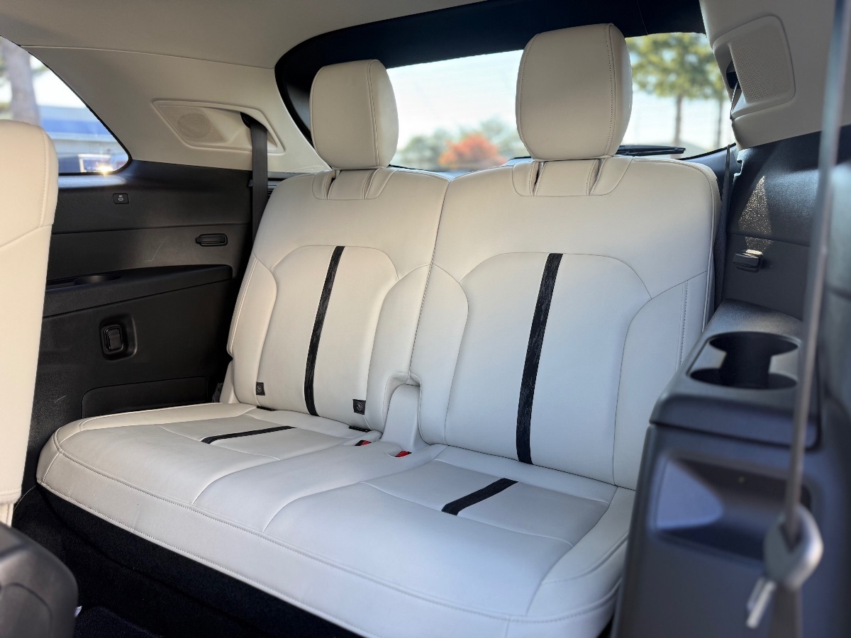 Photo 18 of this Mazda CX-90