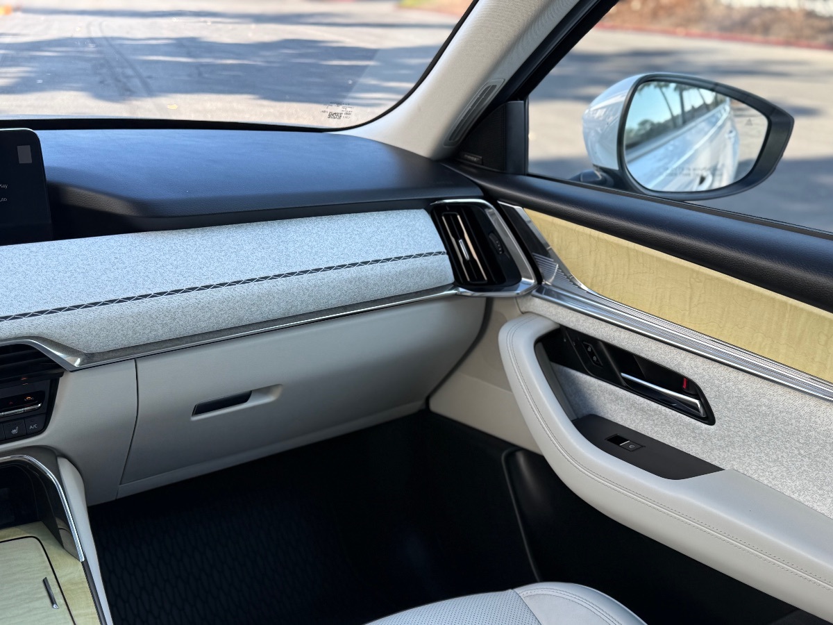 Photo 21 of this Mazda CX-90