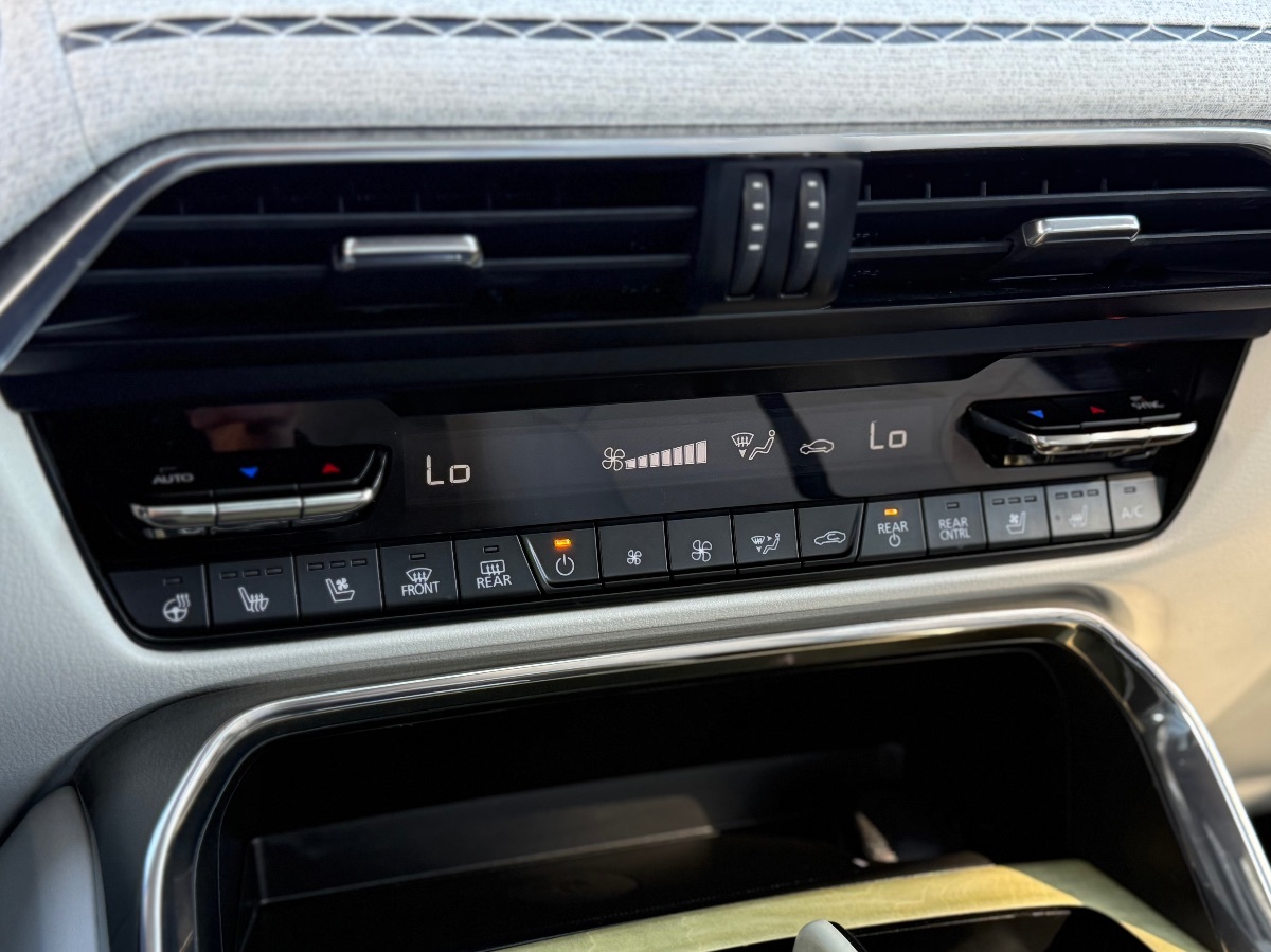Photo 28 of this Mazda CX-90