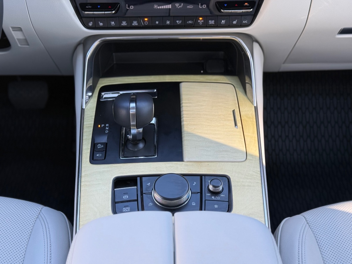 Photo 29 of this Mazda CX-90