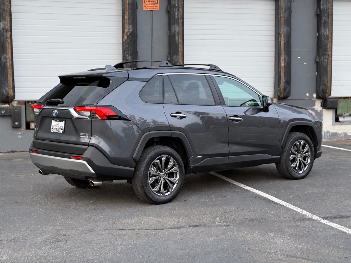 Photo 3 of this Toyota RAV4