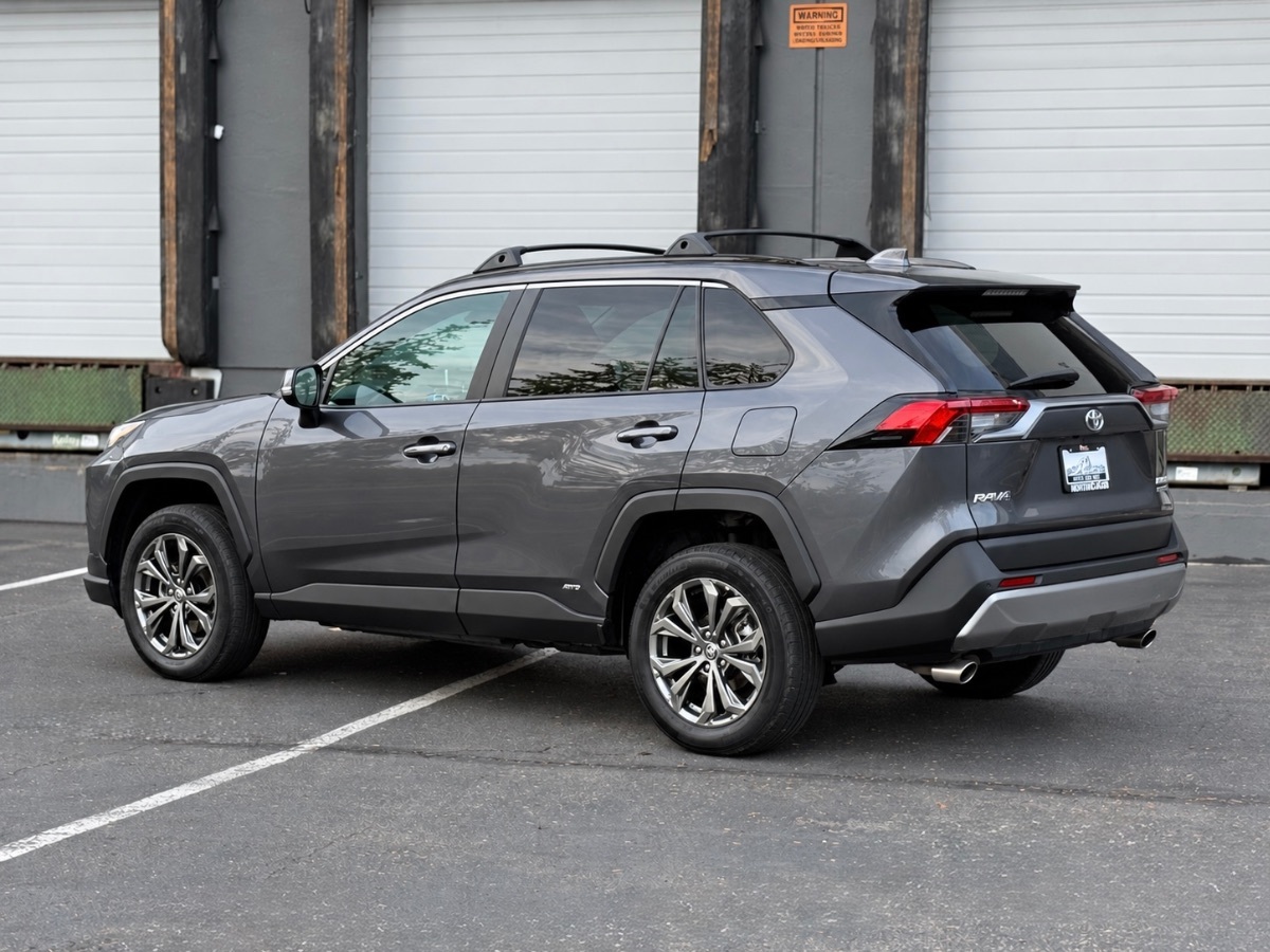 Photo 5 of this Toyota RAV4