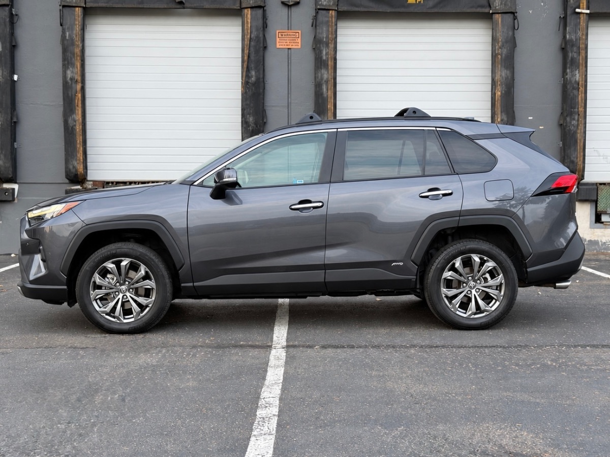 Photo 6 of this Toyota RAV4