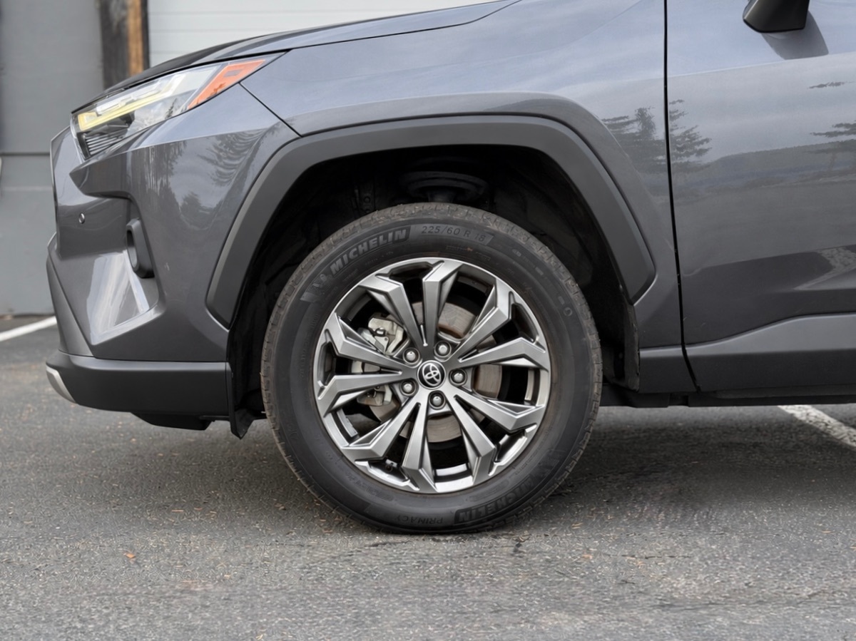 Photo 9 of this Toyota RAV4
