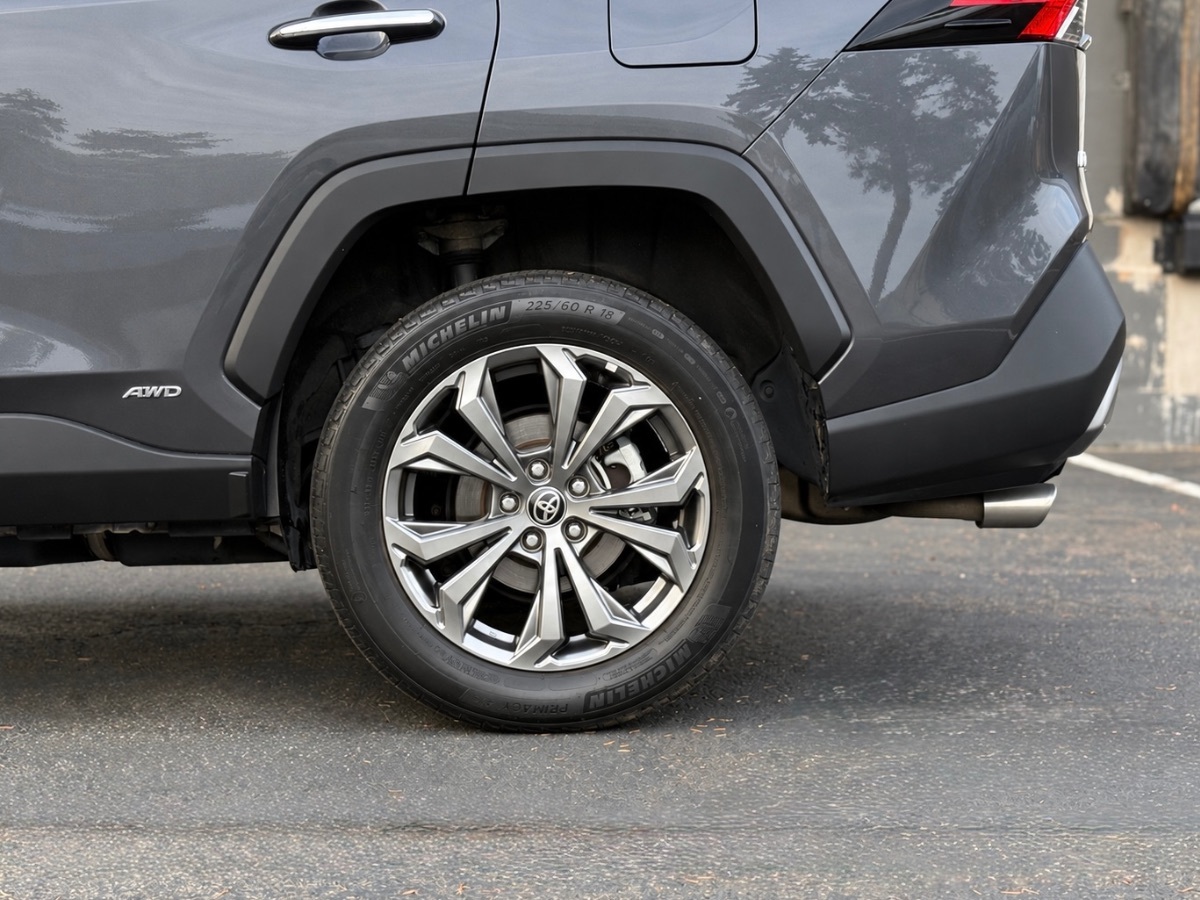 Photo 10 of this Toyota RAV4
