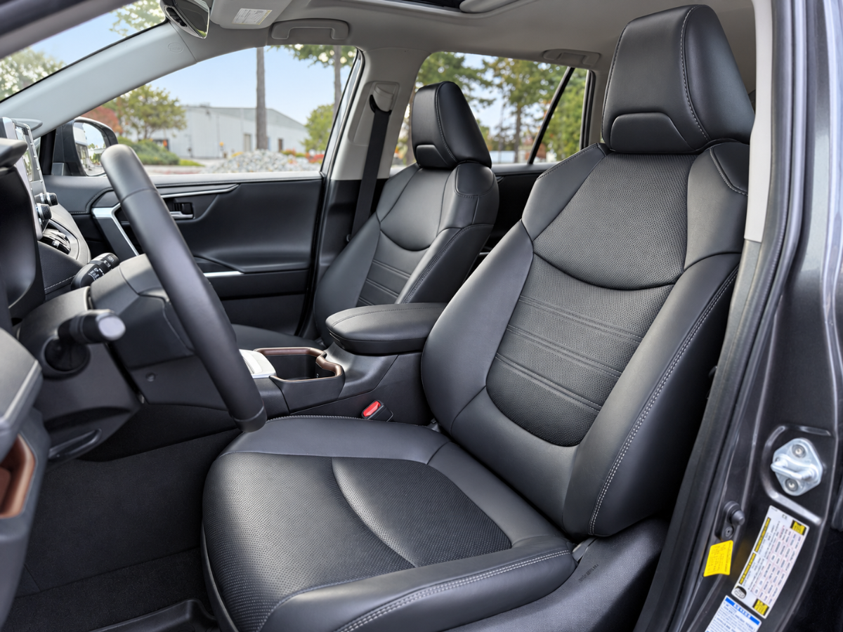 Photo 13 of this Toyota RAV4