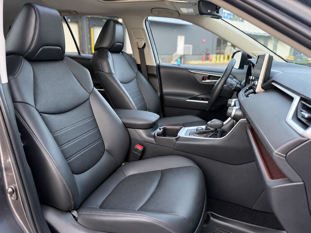 Photo 16 of this Toyota RAV4
